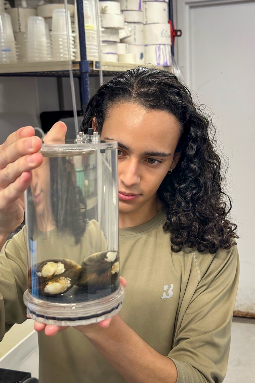 Pujols studied how the metabolic activity of shell-building invertebrates influences biogeochemical cycling. Photo provided by Javier Pujols.