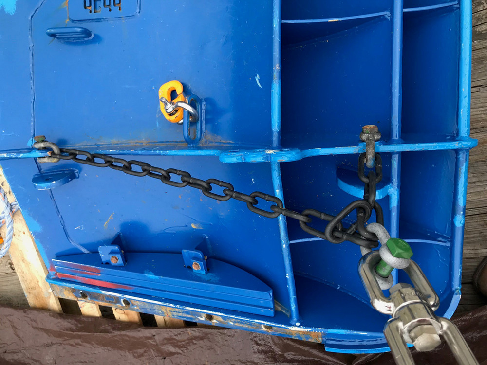 blue trawl door with brail chain and attached swivel and shackle